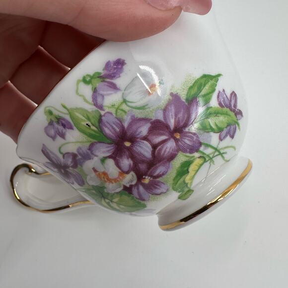 Royal Chelsea English Bone China Hand Painted Floral Teacup & Saucer 2 Piece Set - Picture 4 of 6